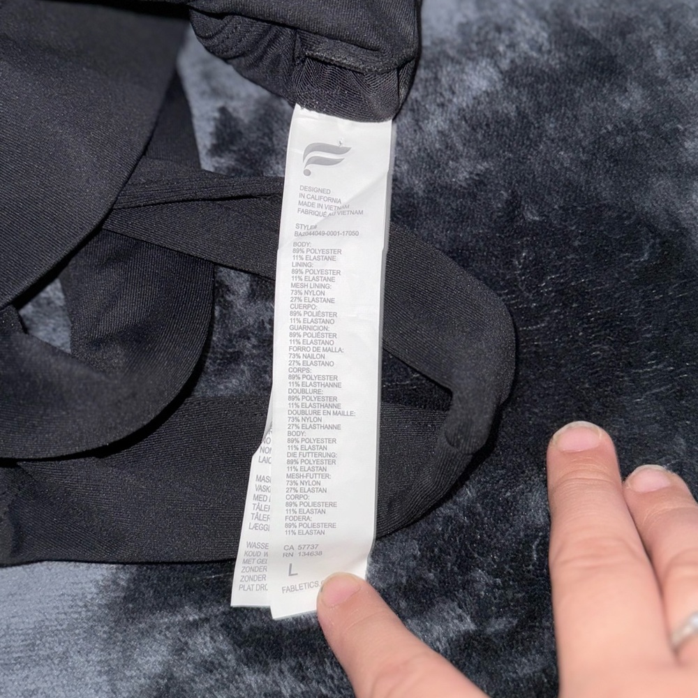 Fabletics’s Oasis Twist Sports Bra Black Size L